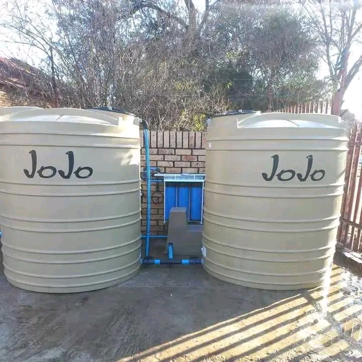 Twin water tanks with connected pump and filtration system